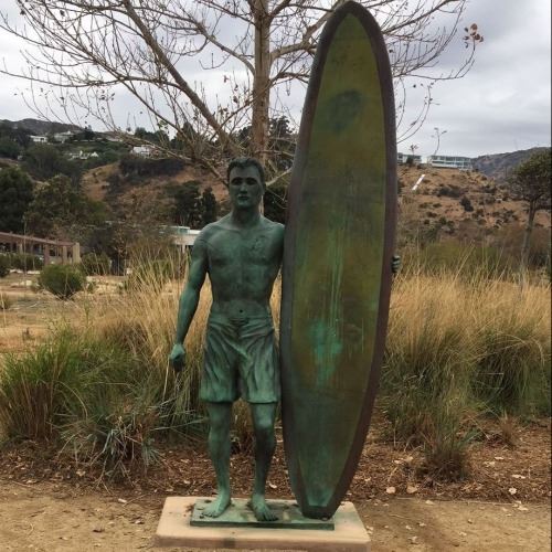 Surfer Statue (1)